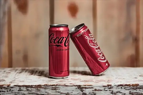 latas coca cola