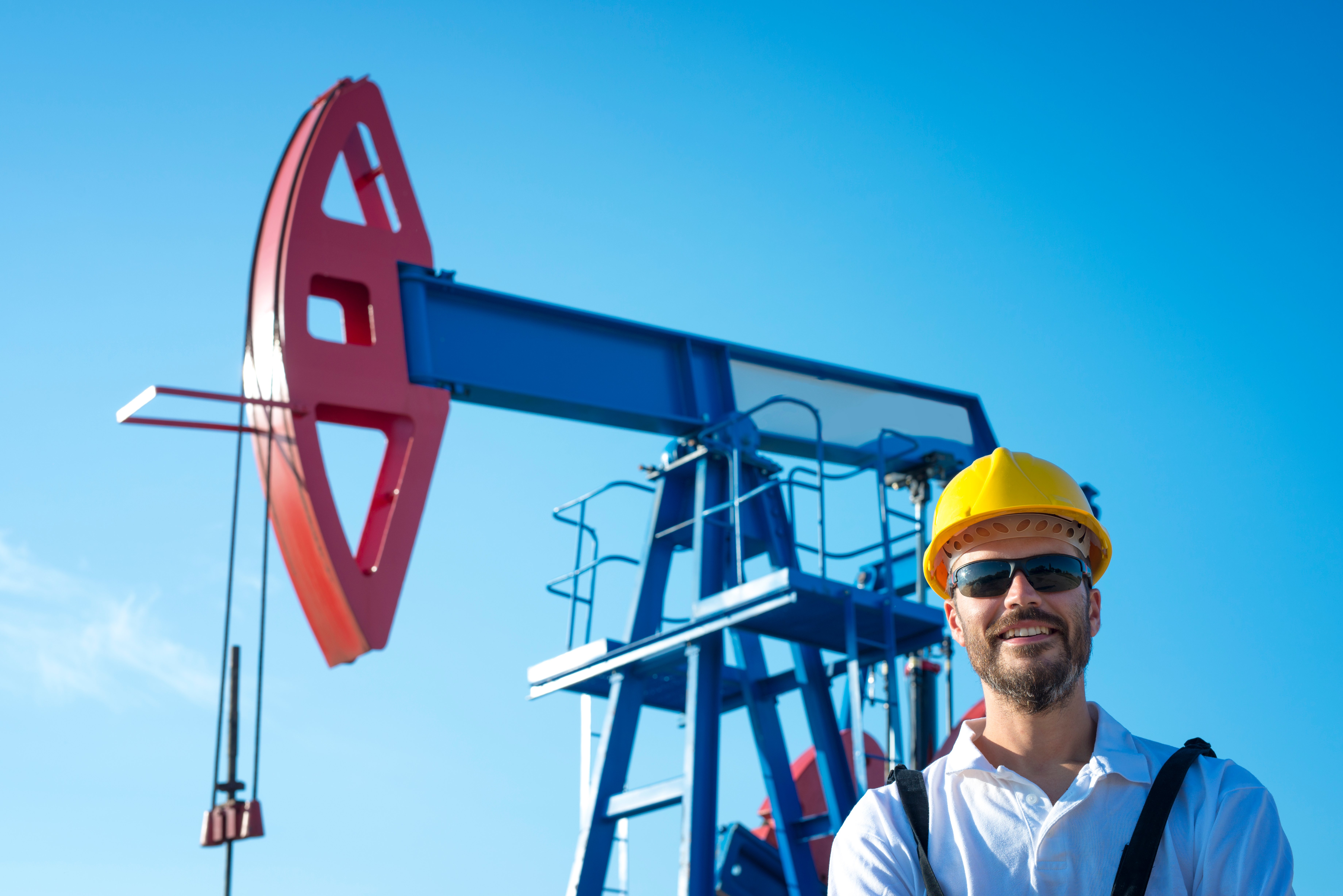 portrait-oil-field-worker-standing-by-rig